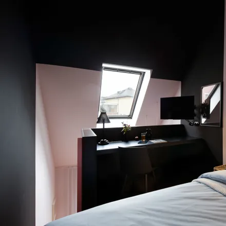 Rent this 1 bed apartment on Frankensteiner Straße 20 in 60594 Frankfurt, Germany