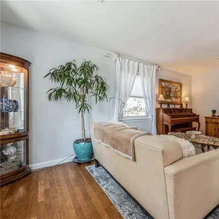 Image 2 - 1112 Norbay Street, Franklin Square, NY 11010, USA - House for sale