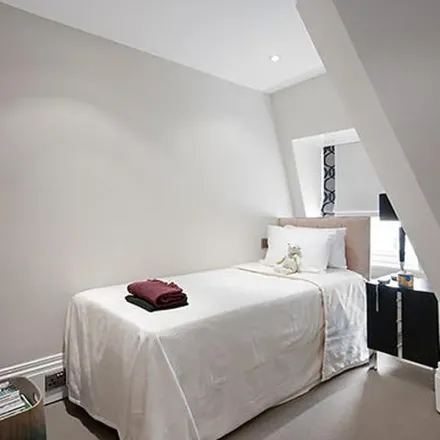 Image 6 - The Milestone Residences, 3 Kensington Court, London, W8 5DL, United Kingdom - Apartment for rent