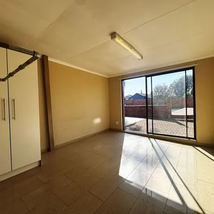 Image 8 - 3rd Avenue, Woodmere, Gauteng, 1406, South Africa - Apartment for rent