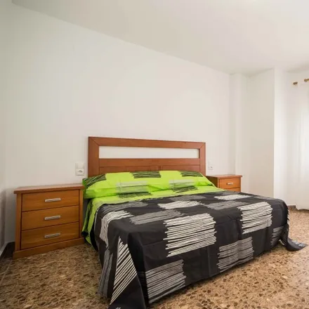Rent this 4 bed room on Avinguda de Giorgeta in 46007 Valencia, Spain