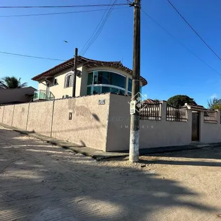Buy this 4 bed house on Rua Maria Feitosa Ventura in São Pedro da Aldeia - RJ, 28941-122