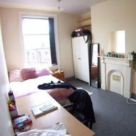 Image 3 - Delph Lane, Leeds, LS6 2HQ, United Kingdom - Room for rent