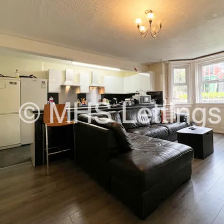 Rent this 9 bed townhouse on Maple Chase in Leeds, LS6 1FP