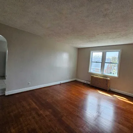Image 1 - 715 Burnside Avenue, East Hartford, CT 06108, USA - Apartment for rent