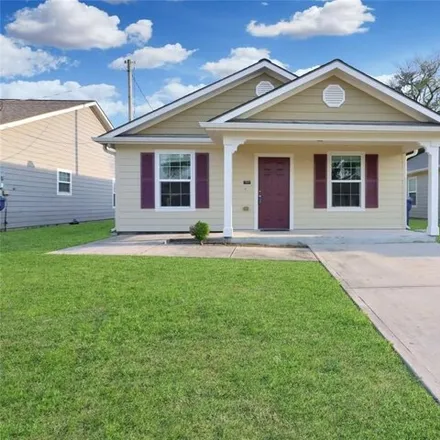 Rent this 3 bed house on 7557 Blue Jay Drive in Texas City, TX 77591