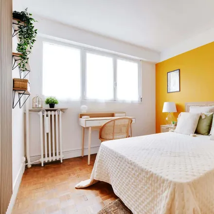 Rent this 4 bed room on 327 Rue de Vaugirard in 75015 Paris, France