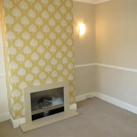 Image 6 - New Street, Sheffield, S35 4LU, United Kingdom - Townhouse for rent