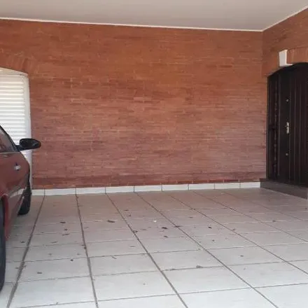 Rent this 4 bed house on Rua Cuiabá in Centro, Catanduva - SP