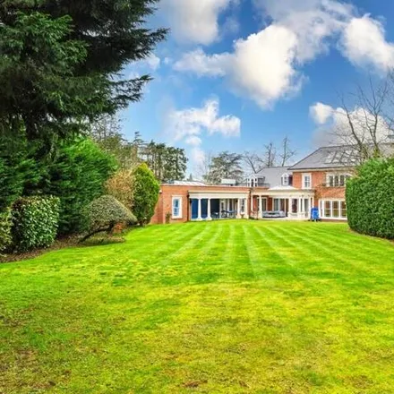 Image 4 - Oxshott Rise, Stoke D'Abernon, KT11 2RN, United Kingdom - House for sale