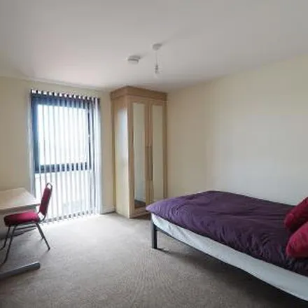 Rent this 3 bed apartment on Al Amir International Supermarket in Fitzwilliam Street, Devonshire