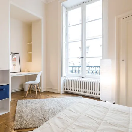 Rent this 6 bed room on 13 Rue Vaubecour