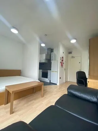 Rent this studio apartment on Bagel Stop in Western Boulevard, Leicester