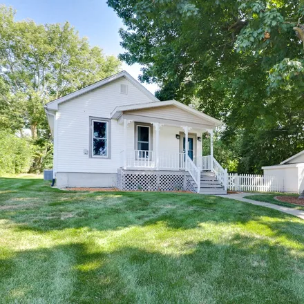 Buy this 4 bed house on 201 North Walnut Street in Delavan, Tazewell County