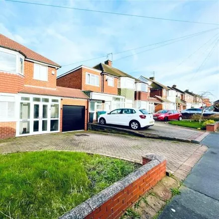 Buy this 3 bed duplex on Apsley Road in Brandhall, B68 0QD