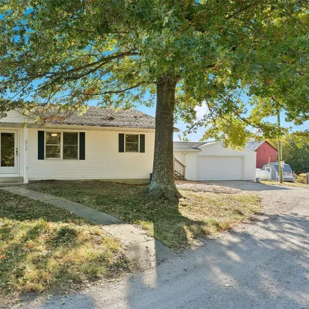 Buy this 3 bed house on 5685 Renken Road in Staunton, Madison County