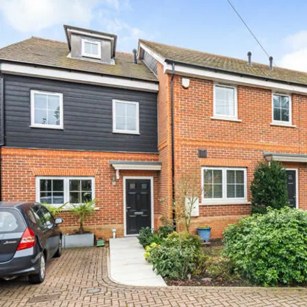 Buy this 4 bed townhouse on Laureates Place in Binfield, RG42 4FL