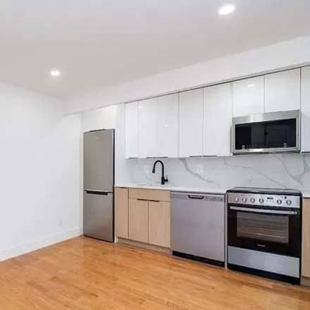 Image 5 - 32 Avenue A, New York, NY 10009, USA - House for rent