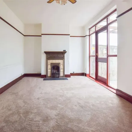 Image 7 - Sudbury Heights Avenue, London, UB6 0NF, United Kingdom - Townhouse for rent