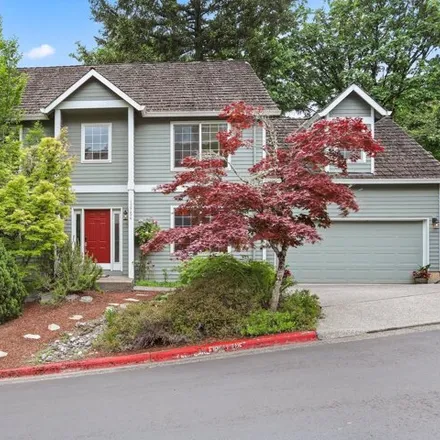 Buy this 5 bed house on 13754 Southwest Benchview Place in Tigard, OR 97223
