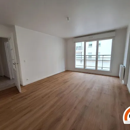 Rent this 3 bed apartment on 34 Rue Jean Lecanuet in 76000 Rouen, France