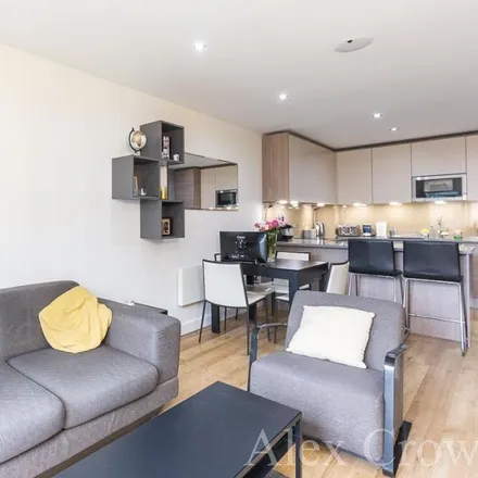 Image 3 - Boulevard Drive, London, NW9 5HF, United Kingdom - Apartment for rent