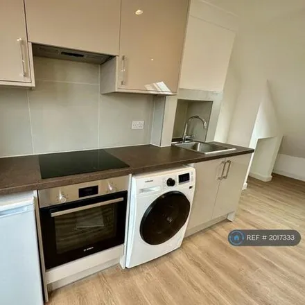 Image 5 - Middleton Avenue, London, UB6 8BS, United Kingdom - Apartment for rent