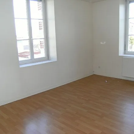 Rent this 3 bed apartment on 8 Rue Charles de Gaulle in 49130 Les Ponts-de-Cé, France
