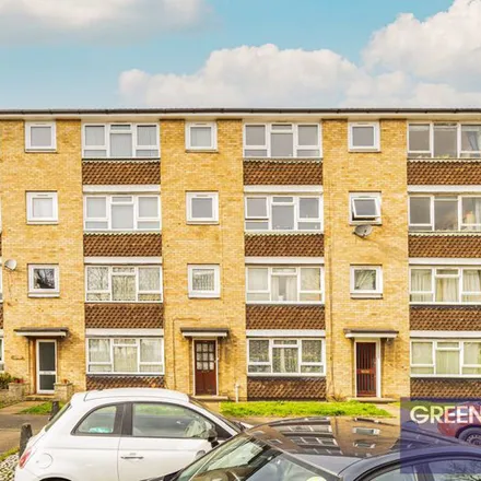 Rent this 4 bed apartment on Penrhyn Gardens in London, KT1 2JE