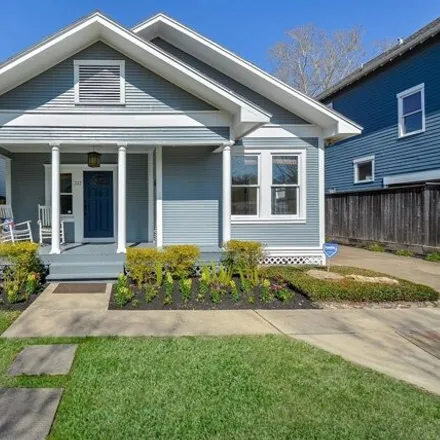 Buy this 3 bed house on 345 West 23rd Street in Houston, TX 77008