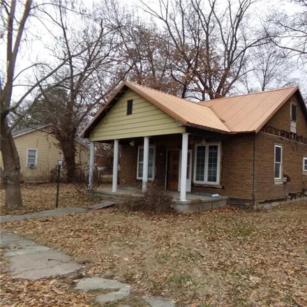 Buy this 2 bed house on 112 North Oak Street in Sparta, IL 62286
