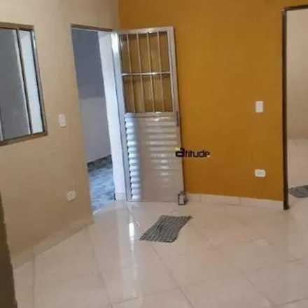 Rent this 2 bed house on Avenida Zélia in Recanto Phrynea, Barueri - SP