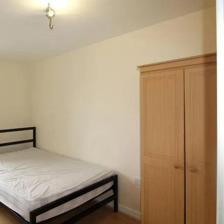 Image 4 - Lovell Park Towers, Lovell Park Hill, Leeds, LS7 1DS, United Kingdom - Apartment for rent
