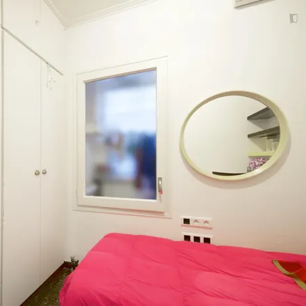 Rent this 3 bed room on Carrer de Rocafort in 179, 08001 Barcelona