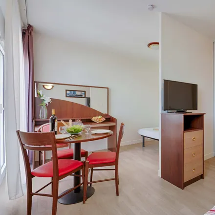 Image 2 - 9 Rue d'Alembert, 34500 Béziers, France - Apartment for rent