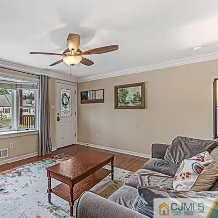Image 3 - 426 Giles Avenue, Middlesex, NJ 08846, USA - House for sale