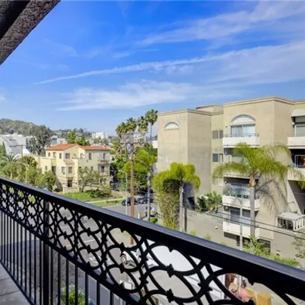 Buy this 1 bed condo on 7522 De Longpre Avenue in Los Angeles, CA 90046