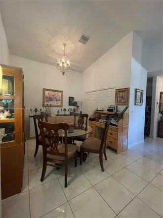 Image 5 - 16473 Northwest 76th Place, Hialeah, FL 33015, USA - House for sale