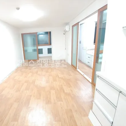 Rent this studio apartment on 서울특별시 서초구 잠원동 36-19