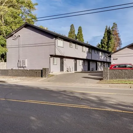 Buy this 3studio house on 2423 Roosevelt Boulevard in Eugene, OR 97402