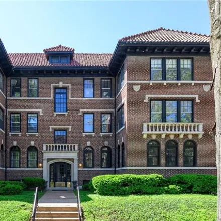Buy this 3 bed condo on 6232 Northwood Avenue in St. Louis, MO 63105