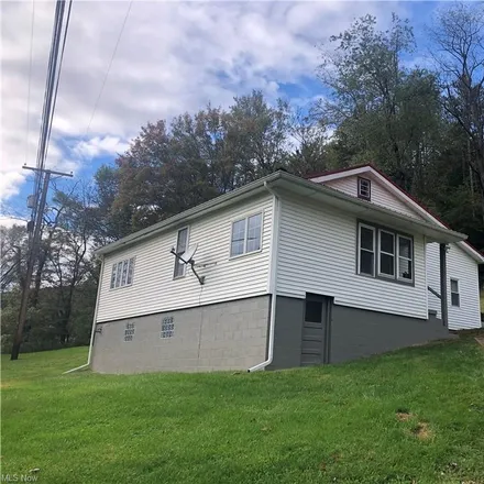 Buy this 2 bed house on 6739 Beaver Dam Road Southeast in Tuscarawas County, OH 44663