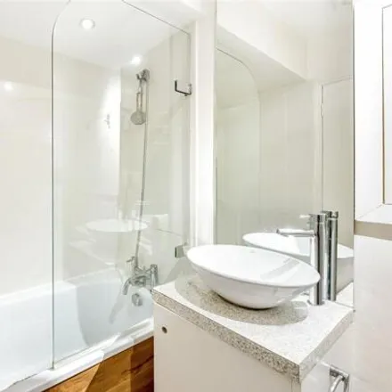 Image 5 - 16 Nevern Square, London, SW5 9NW, United Kingdom - Apartment for sale