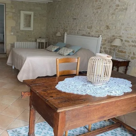 Rent this 3 bed house on 17770 Saint-Hilaire-de-Villefranche