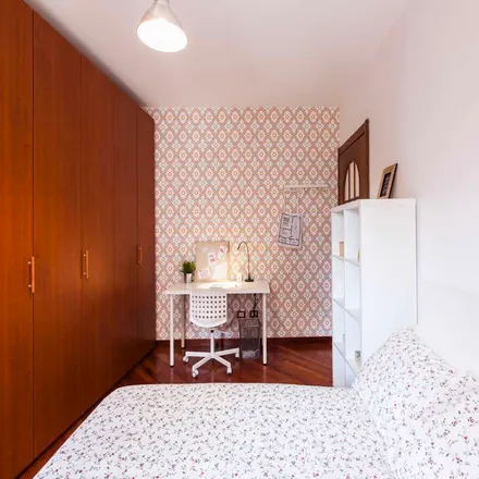 Rent this 5 bed room on Via Alessandro Astesani in 66, 20161 Milan MI