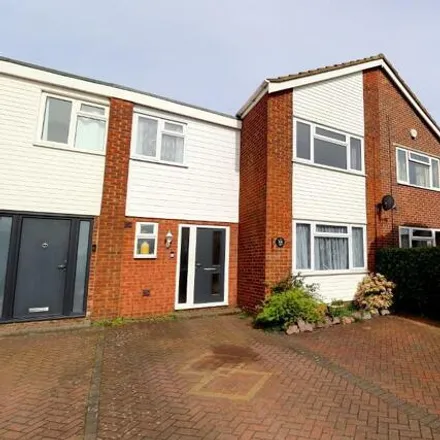 Buy this 4 bed townhouse on Hayling Drive in Luton, LU2 8DW