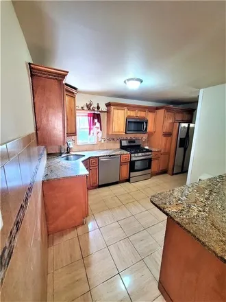 Rent this 3 bed townhouse on 1518 Canarsie Road in New York, NY 11236