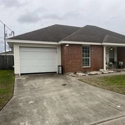 Buy this 3 bed house on 5695 Autunm Trace in Hardin County, TX 77657