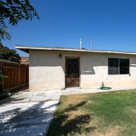 Image 3 - 1020 Padre Street, Kern County, CA 93307, USA - House for sale