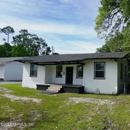 Rent this 3 bed house on Emerson Place in Jacksonville, FL 32207